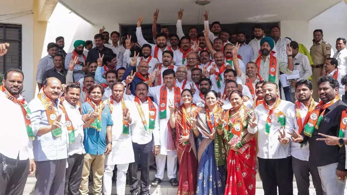 अशोक चव्हाण ने कांग्रेस को एक और झटका दिया, नांदेड़ के 55 पूर्व नगरसेवक भाजपा में शामिल